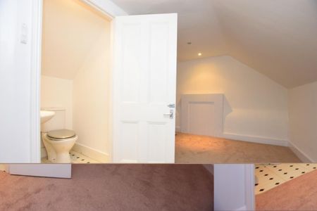 3 bedroom flat to rent - Photo 2
