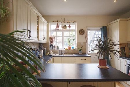 2 Bed Flat, Canon Beck Road, SE16 - Photo 4