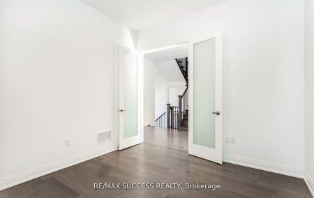 For Lease - 3130 Travertine Drive, Oakville, Ontario - Photo 5