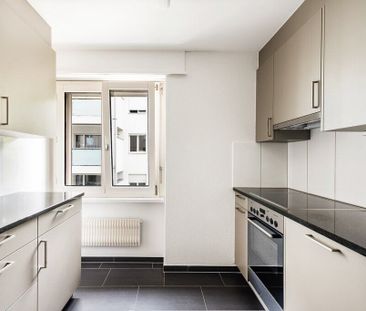 central city apartment with balcony - Foto 6