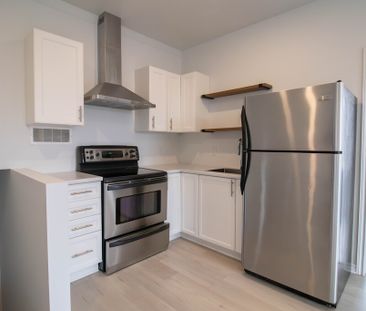 6748 Winston St, Niagara Falls - All Inclusive 1 Bed Unit - Photo 6