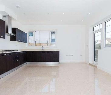 Grand Approach, Bathurst Walk, Richings, SL0 - Photo 4