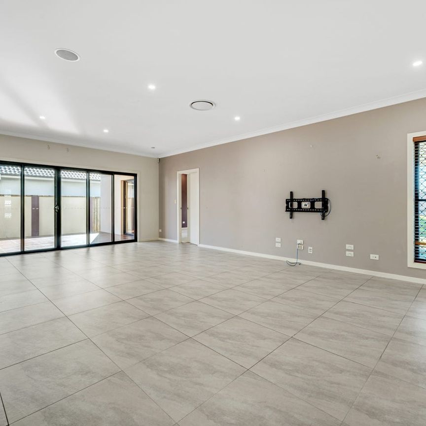 Beautiful home in a sought-after suburb - Photo 1