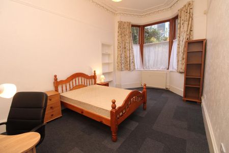 3 bedroom flat to rent - Photo 4