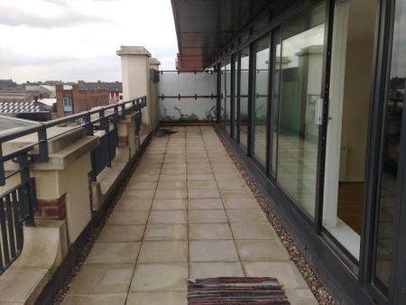 2 bedroom flat to rent - Photo 2