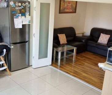 4 bedroom semi-detached house to rent - Photo 5