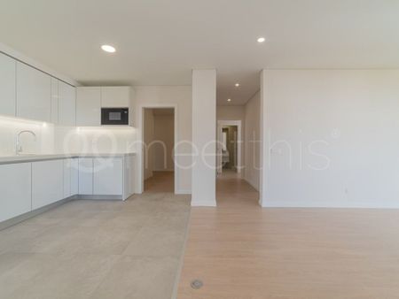 2 room luxury Apartment for rent in Amadora, Lisbon - Photo 2
