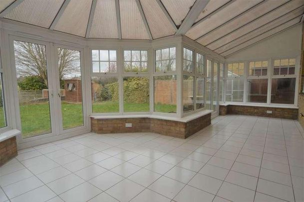 Long Fallow, St Albans, AL2 - Photo 1