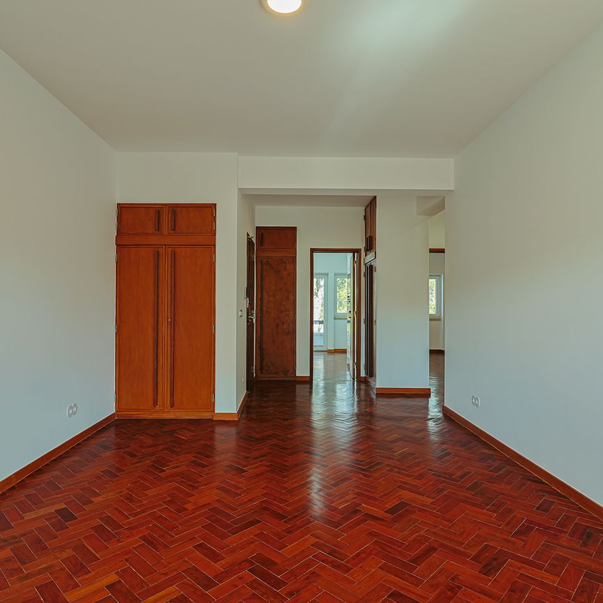 Apartamento T2 para Arrendar em Cascais, Remodelado (Av. Infante D. Henrique) - Foto 1