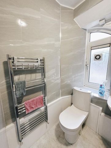 5 bedroom flat share to rent - Photo 3