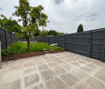 3 bedroom house - end terrace to rent - Photo 1