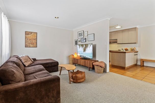 LARGE HOUSE IN CENTRAL TWEED - Photo 1