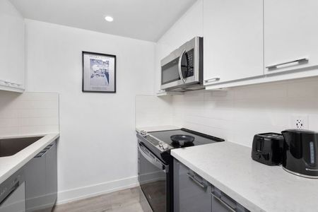 Flex Premium with Balcony - 201 Sherbourne - Photo 5