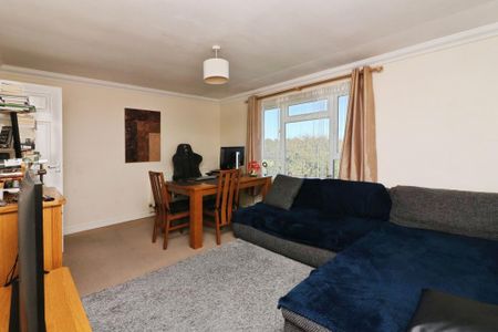 2 bedroom flat to rent - Photo 2