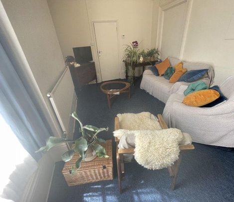 4 bedroom flat to rent - Photo 1