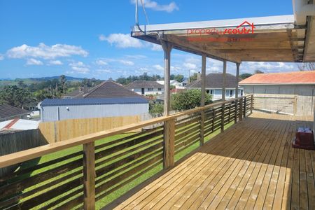 spacious Two-Bedroom Home with Harbour Views - Photo 3