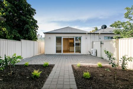 Modern 3 bedroom home, offering spacious and low maintenance living - Photo 2