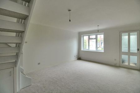 2 bedroom semi-detached house to rent - Photo 2