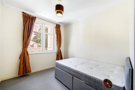 3 bedroom flat to rent - Photo 4
