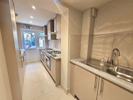 6 bedroom terraced house to rent - Photo 5