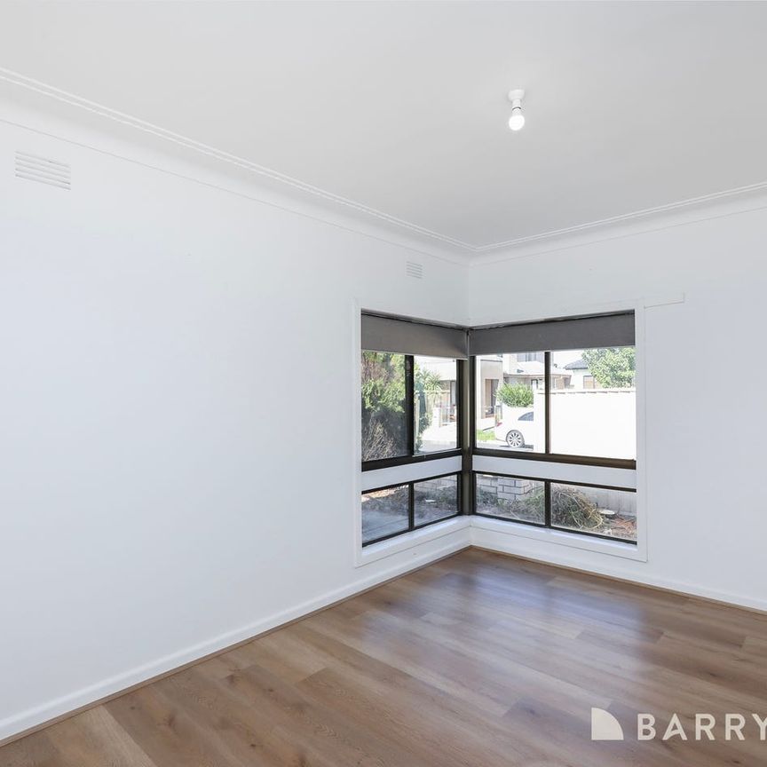 32 Belmore Road, Sunshine North, Vic 3020 - Photo 1