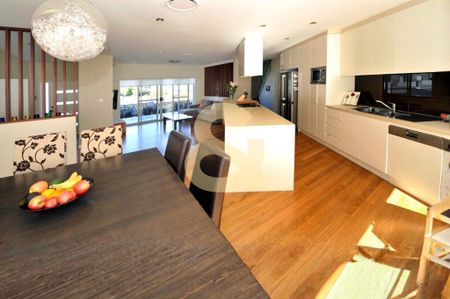 FOUR BEDROOM HOME IN A PERFECT LOCATION! - Photo 3