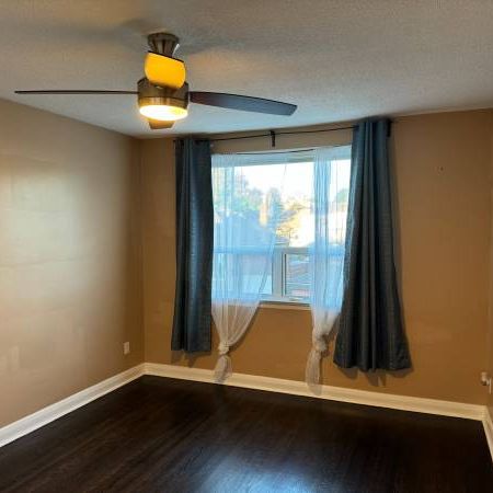 1 Bedroom 2nd Floor Apart Winona (Eglinton & Allen) - Photo 4