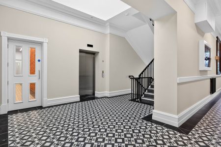 Apt 8 6 Admin House, The Boulevard, Belvoir Park, Belfast, BT8 8JP - Photo 2