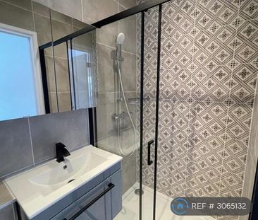 3 bedroom flat to rent - Photo 5