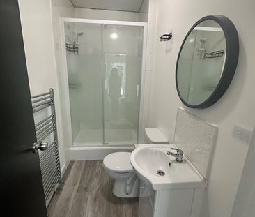 8 Bed Bungalow, Harlaxton Drive, NG7 - Photo 6