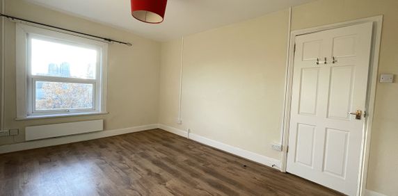 1 Bed Flat, Lower Addiscombe Road, CR0 - Photo 2