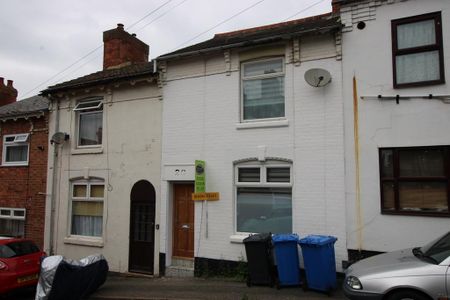 1 bedroom in a house share to rent - Photo 2