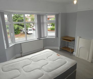 4 bedroom semi-detached house to rent - Photo 6