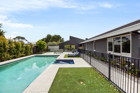 8 Charlton Court , - Photo 4