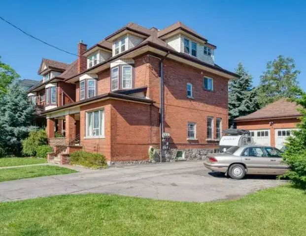 Charming 3 Bedroom/2 + Den Main Floor Unit with Historic Character For Rent in Hamilton | 106 Eastbourne Avenue, Hamilton - Photo 1