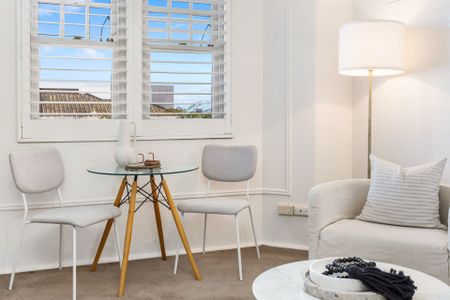 Art Deco Elegance Reinvented - A Stylish Village Sanctuary - Photo 2