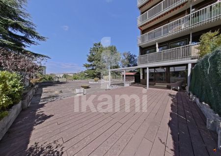 Appartement T3 avec Terrasse Exceptionnelle de 480 m2 au pied de la douane de Moillesulaz - Photo 4