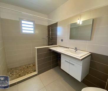 Location Appartement 3 pièces 62m² ST PAUL 97460 - Photo 2