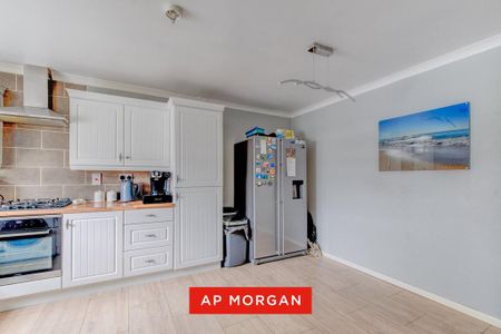 4 bedroom terraced house to rent - Photo 5