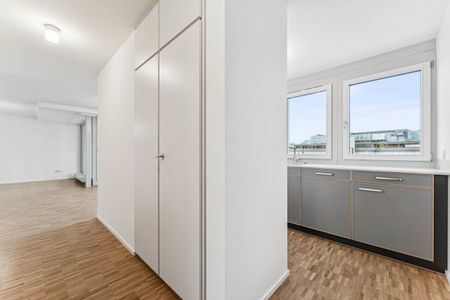 "First-time rental - Living &amp; Working with Reuss view!" - Photo 2