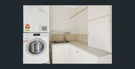 Family Living with Bonus Granny Flat in a Leafy Mount Pleasant Street - Photo 4