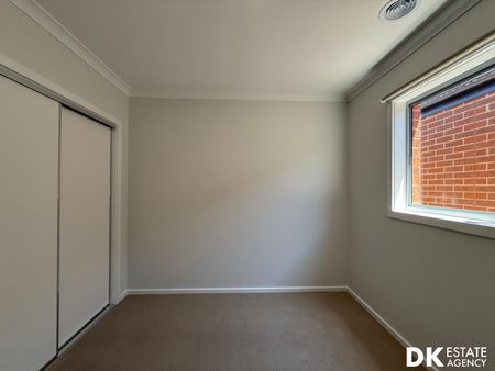 Brand New and Modern Home in Tarneit - Photo 3