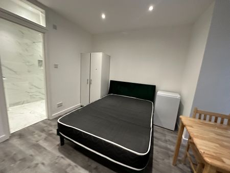 Studio Flat, Lower Ground Floor, N16 - Photo 2
