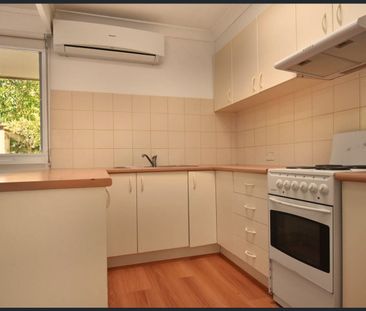 Two bedroom unit in Bayswater - Photo 2
