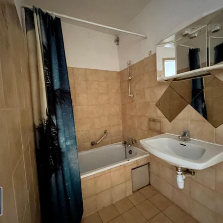 Location Appartement 2 pièces 53m² CARPENTRAS 84200 - Photo 4