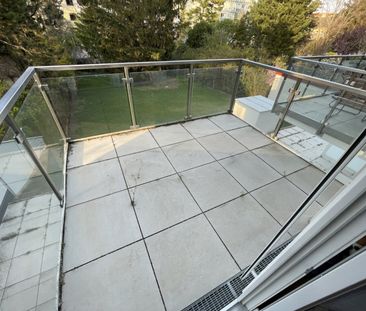 2 Zimmer mit Freiflächen (Balkon + Terrasse) auf beiden Seiten und ... - Photo 1