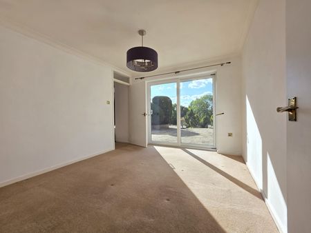 3 Bed Bungalow - Photo 3