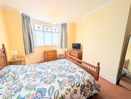 1 bedroom in a house share to rent - Photo 5