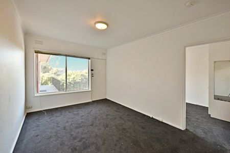 Register to Inspect // Spacious 1-Bedroom Apartment in the Heart of Thornbury - Photo 5