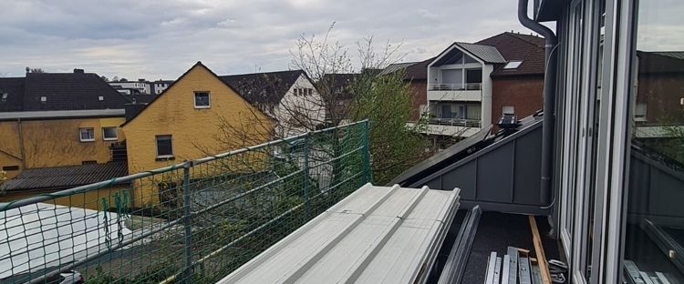 Neubau-Erstbezug! Hochwertige 3-Zimmer Dachgeschosswohnung in ruhiger Lage von Monheim-Baumberg. - Photo 1
